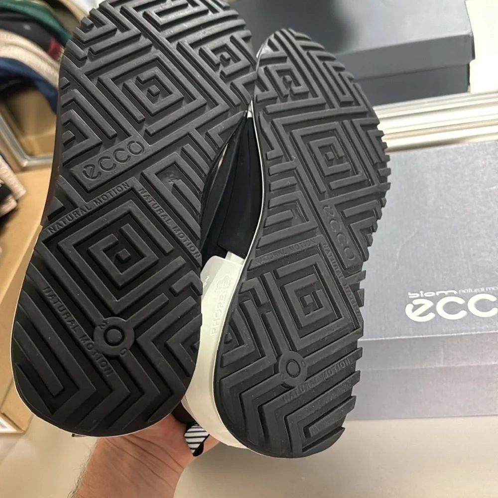 Ecco Biom 20 M 800754 51094 Black and White New in box Size 10-10.5 New